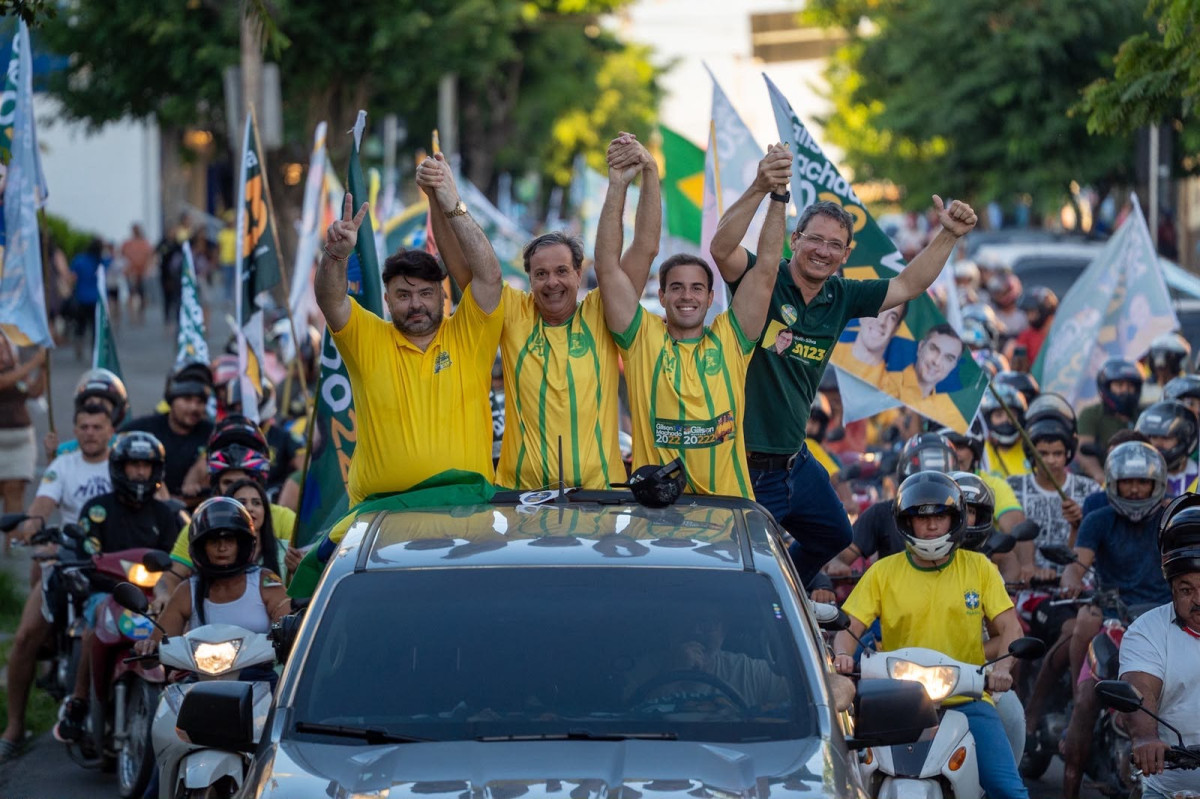 Carreata lota as ruas de Gravatá