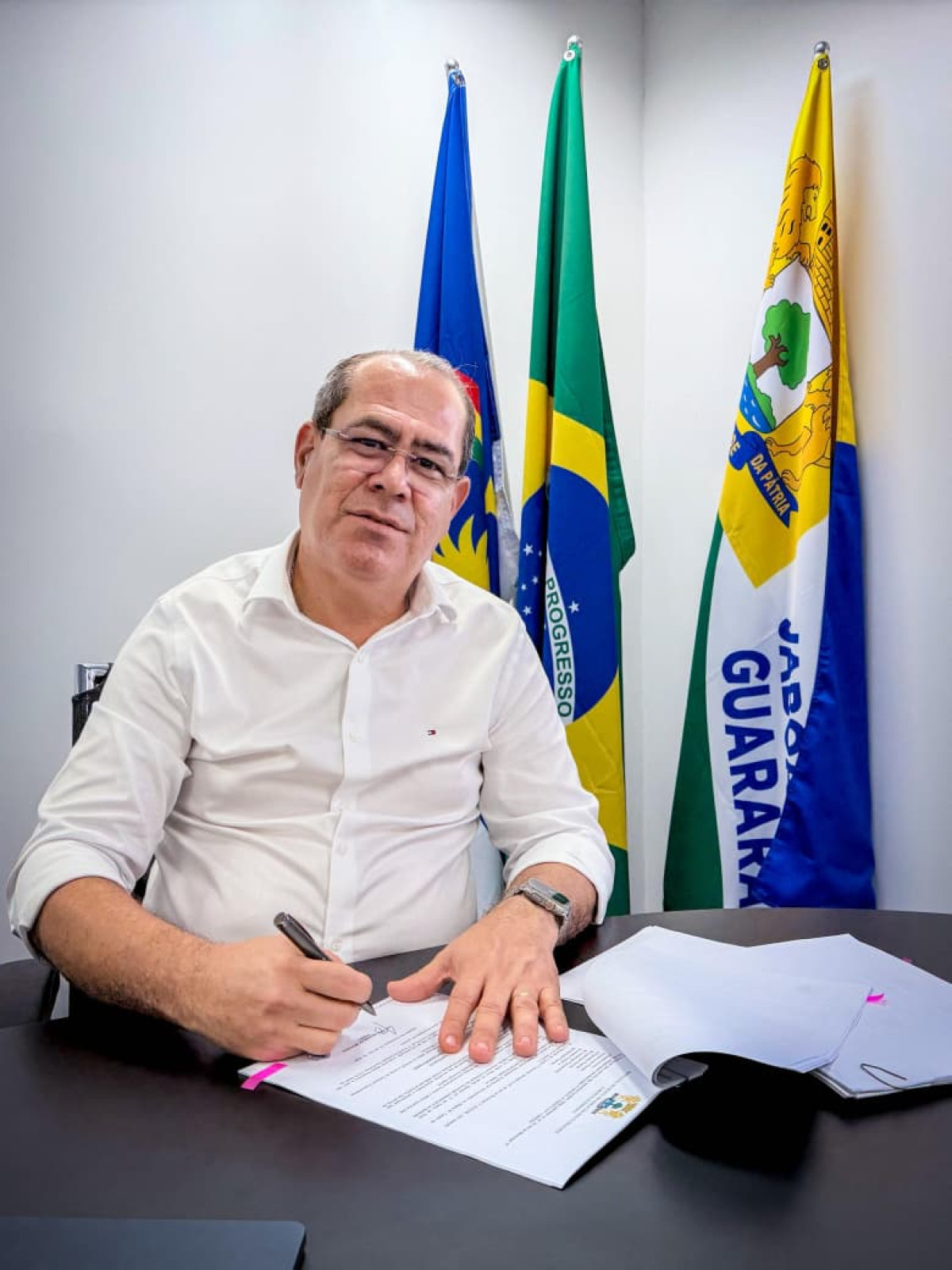 Servidores do Jaboatão valorizados. Mano Medeiros sanciona reajuste salarial.