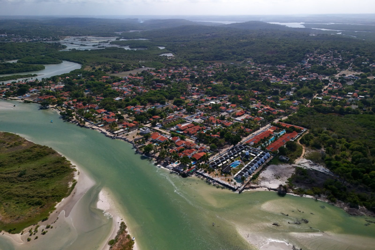 Governo de Pernambuco inicia processo para recuperar estrada de acesso à Praia do Sossego, em Itamaracá