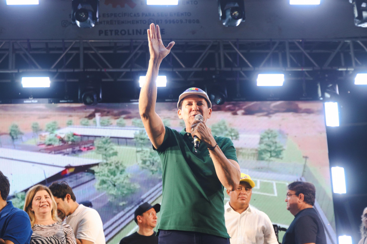 Simão Durando anuncia construção de parque de exposição e lazer na abertura da ExpoRajada