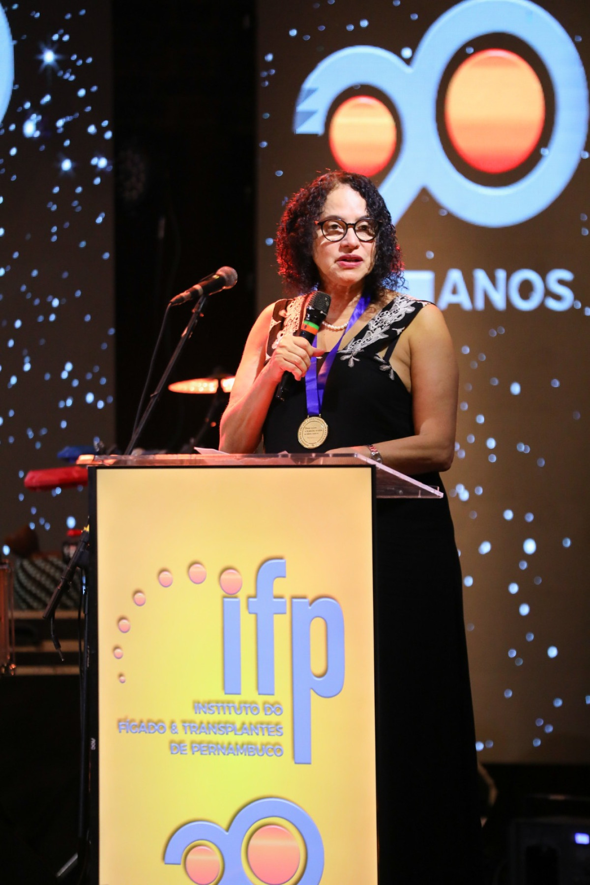 Luciana Santos é homenageada nos 20 anos do Instituto do Fígado e Transplantes de Pernambuco