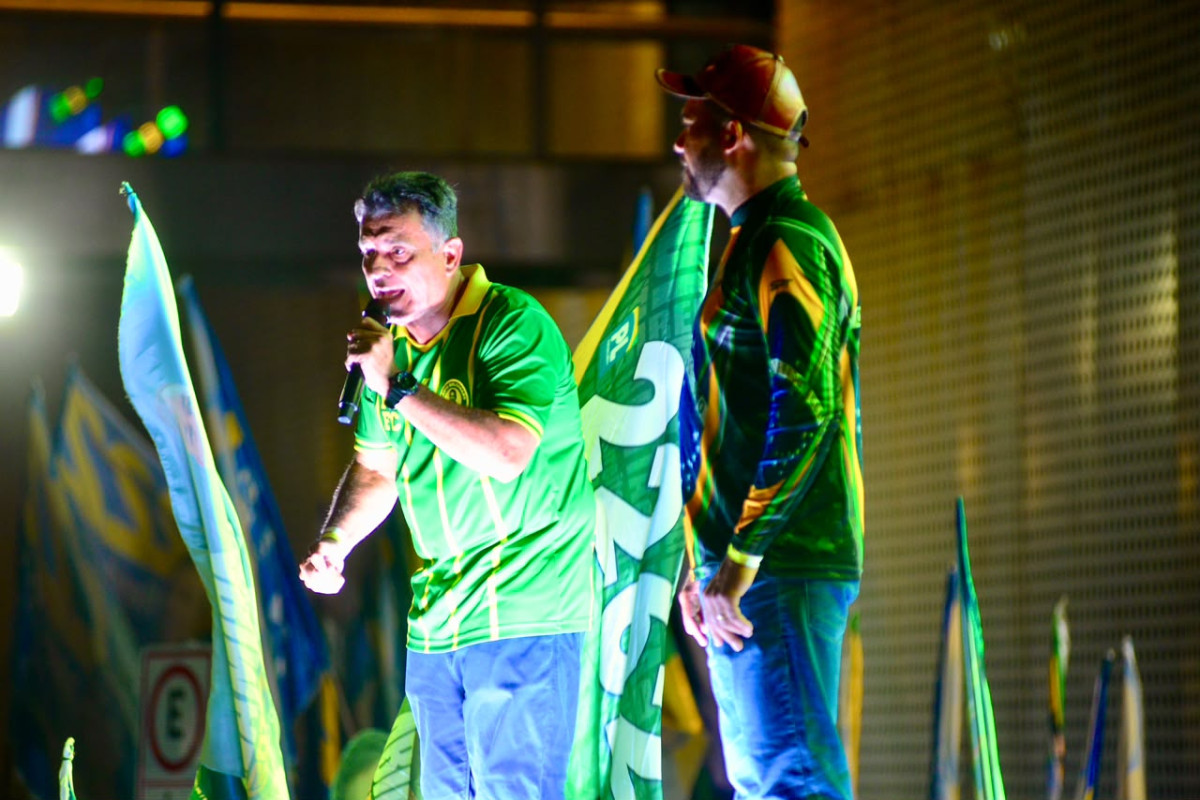 Em um dos maiores eventos da direita no estado, Flávio Bolsonaro consagra Coronel Meira, o zero um do Bolsonaro em Pernambuco