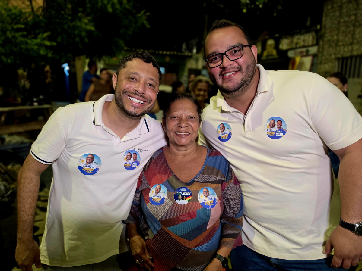 Fellype Martins recebe apoio de Júlio de Mainha durante agenda na Várzea, no Recife
