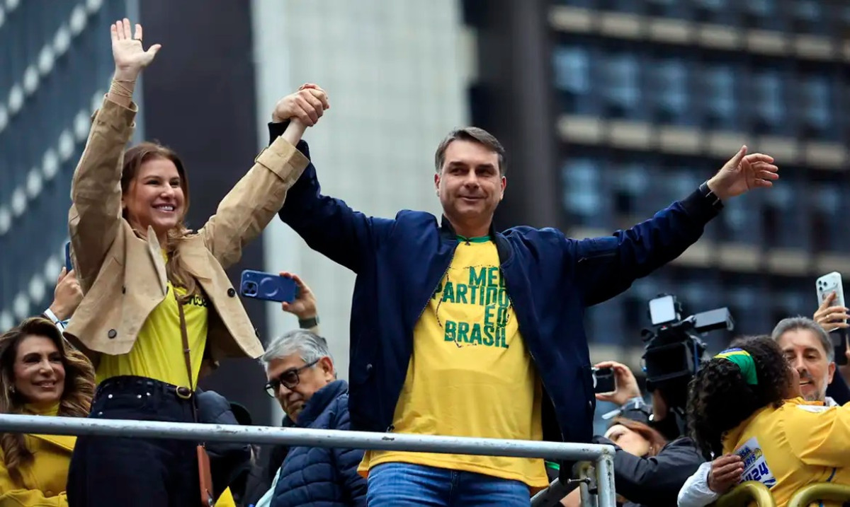 Flávio Bolsonaro propõe enxugar Estado e endurecer ações de segurança