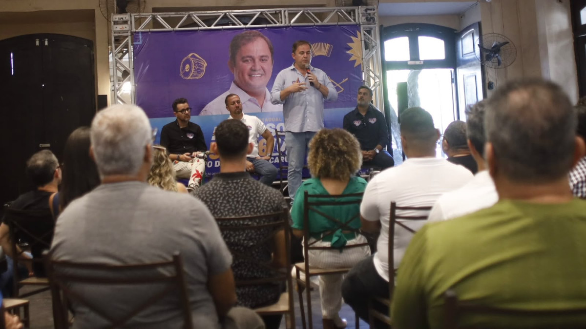Anderson Luiz se reúne com classe artística do Recife e diz que será o deputado da cultura