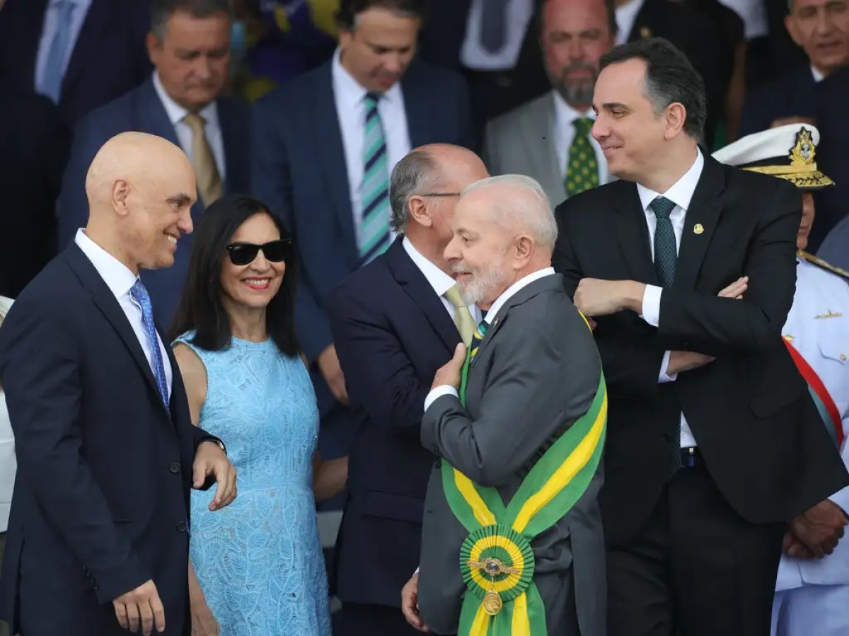 Lula é aconselhado a se afastar de Moraes em meio à crise no STF