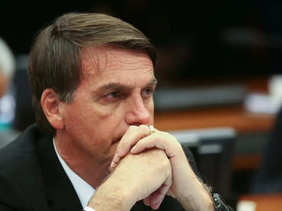 Defesa de Bolsonaro pede a Nunes Marques suspensão da pena de 27 anos