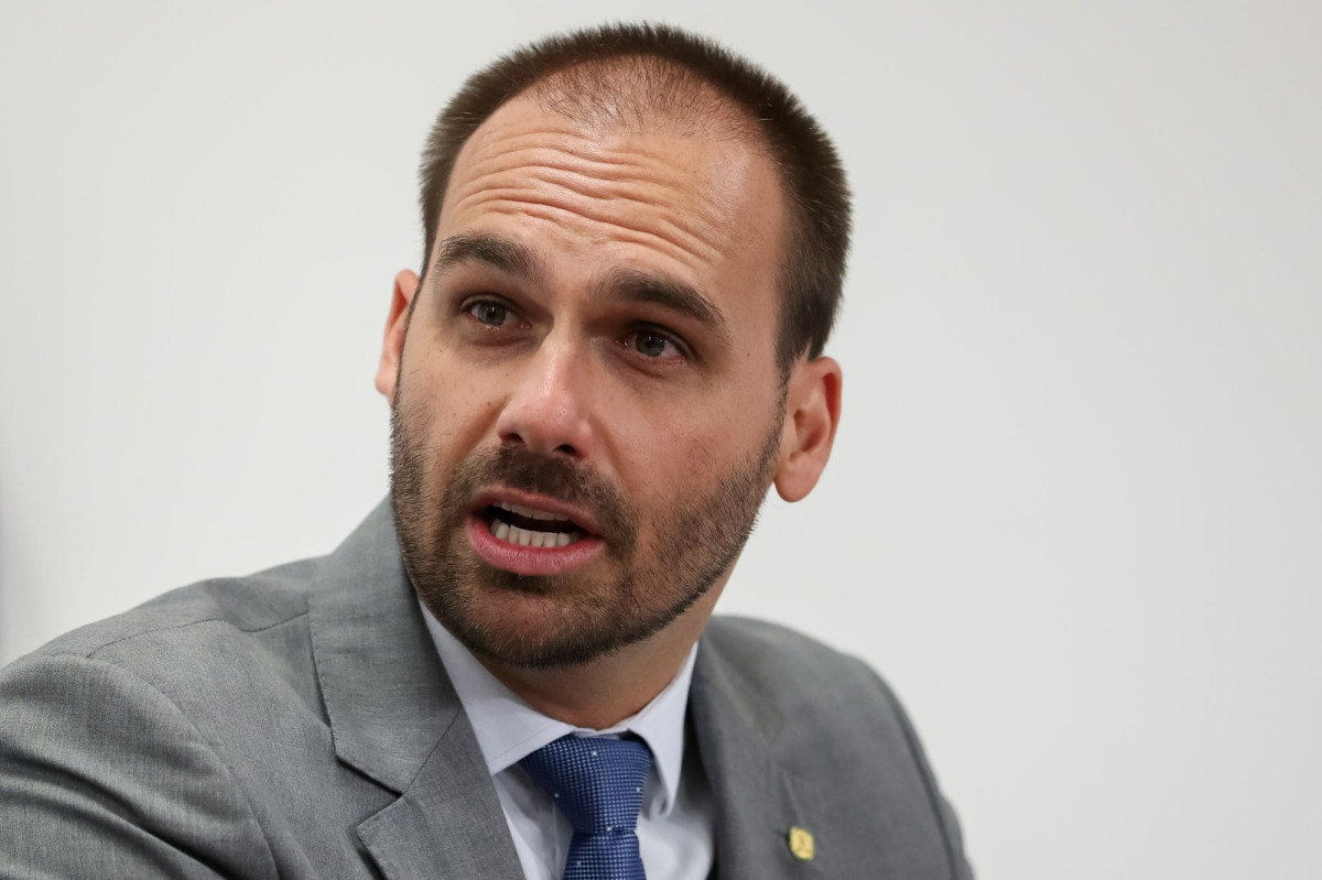 Eduardo Bolsonaro reage a Gilmar Mendes e fala em “preparação” para “golpe”
