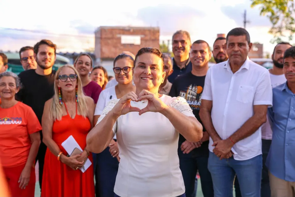 Prefeita Elcione entrega nova praça no Loteamento Agamenon Magalhães