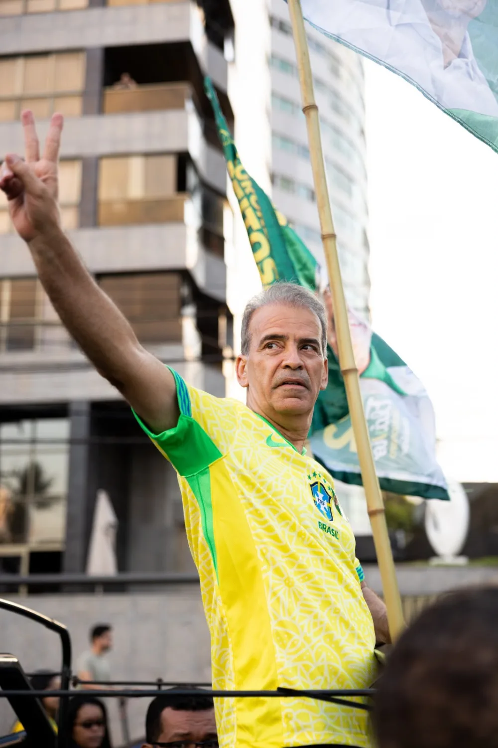 Coronel Feitosa não para: em campanha total por Flávio Bolsonaro, deputado convoca apoiadores para adesivaço hoje na Herculano Bandeira