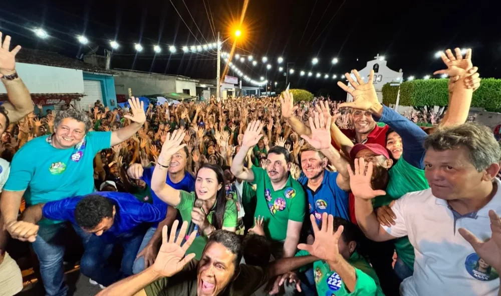 Juliana de Chaparral reúne multidão em comício no Manduri, em Santa Maria do Cambucá