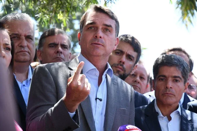 Flávio recua de fala sobre mudar Constituição após repercussão