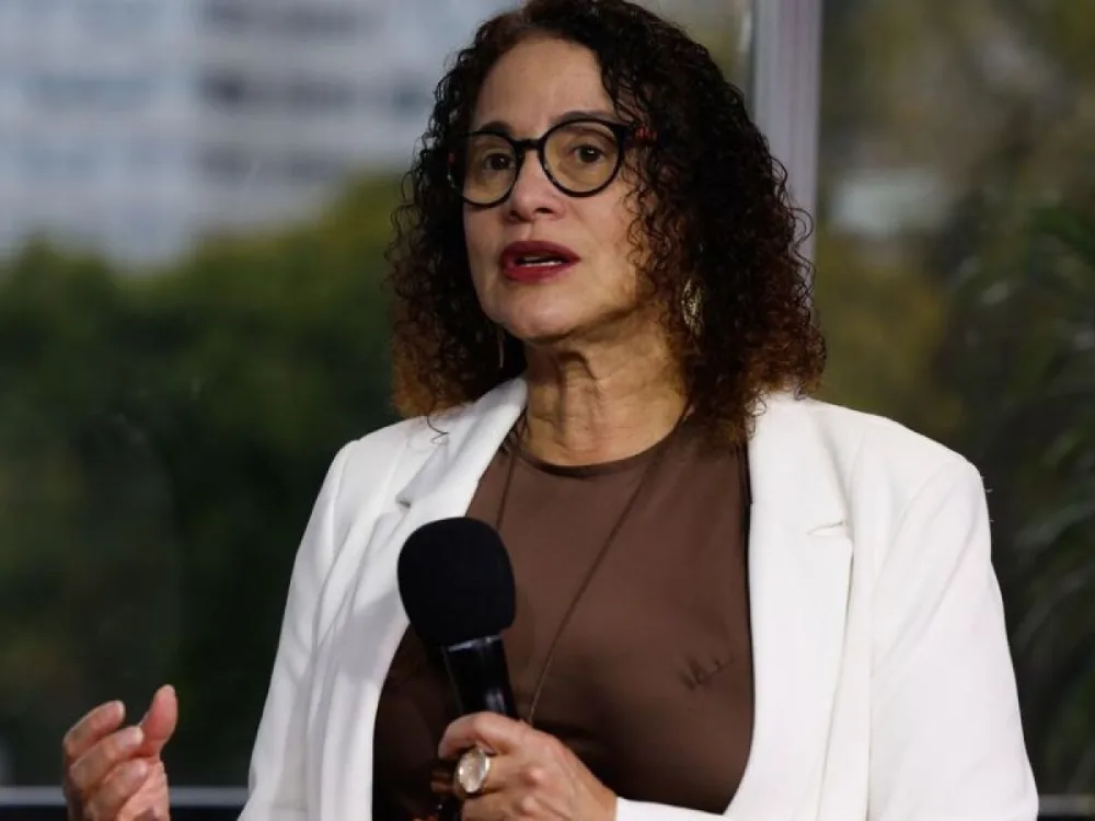 Ministra Luciana Santos vai às instalações da UFPE atingidas por incêndio
