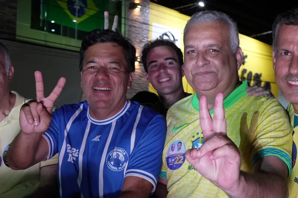 Mendonça anuncia carreata da direita no Recife no último dia de campanha ao lado de Alfredo Gaspar
