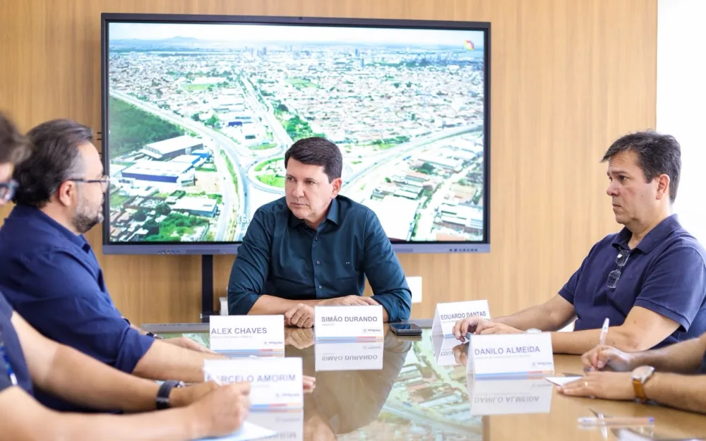 Prefeito Simão se reúne com diretores da Compesa e da Vita Sertão e pede urgência na normalização do abastecimento em Petrolina