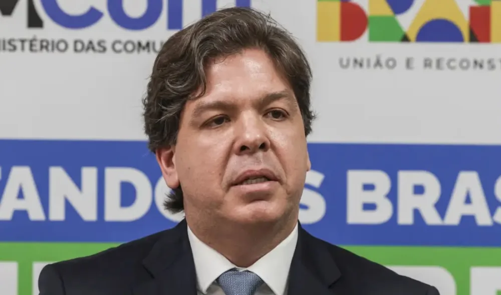 Ministro das Comunicações visita obras de Educação e vistoria veículos que vão ampliar atendimento em saúde no Amapá