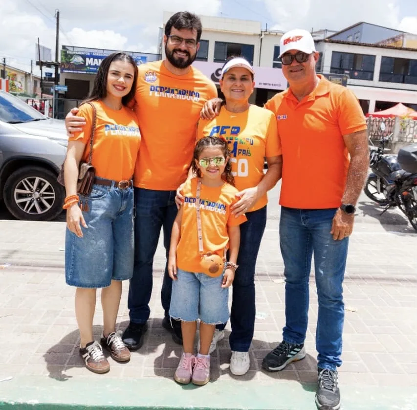 Em Igarassu, César Ramos vota ao lado da família e destaca campanha propositiva