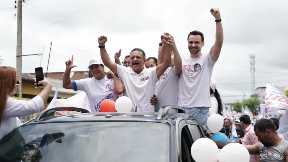 Léo do Ar percorre bairros de Gravatá em motociata com apoiadores