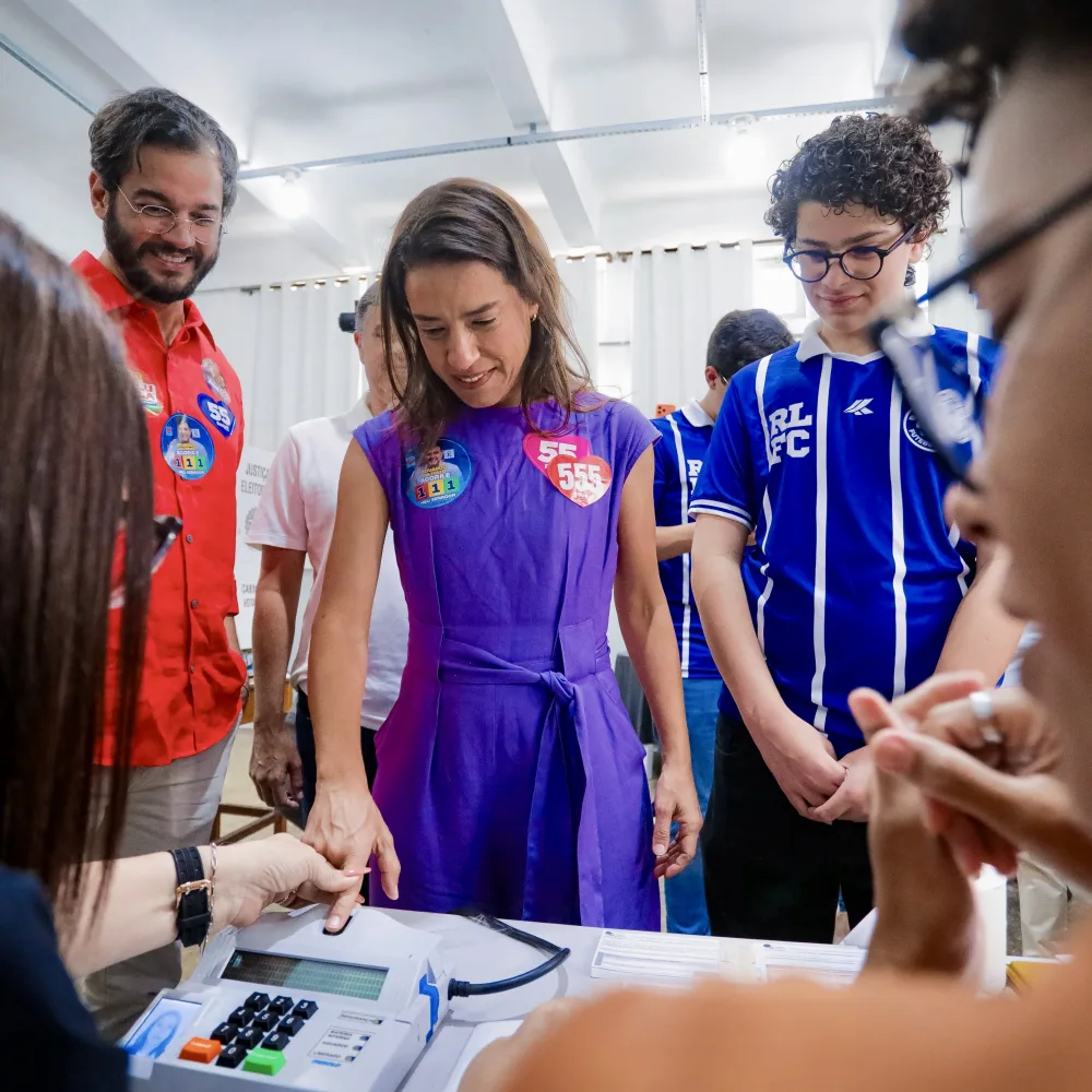 “Agora é a vez do povo de Pernambuco decidir”, diz Raquel ao registrar voto em Caruaru