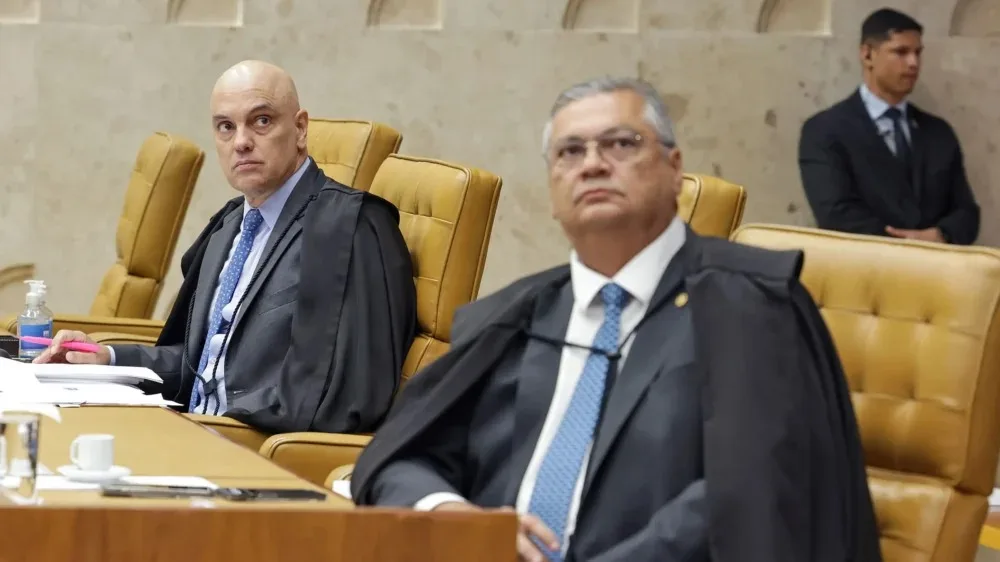 Dino avalia evitar julgamento de Moraes antes do 2º turno