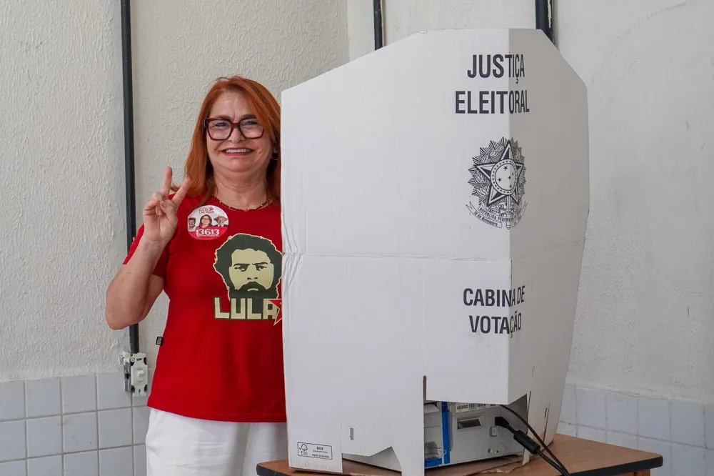 Professora Ivete Caetano busca eleger-se estadual e reforça voto em João e Lula