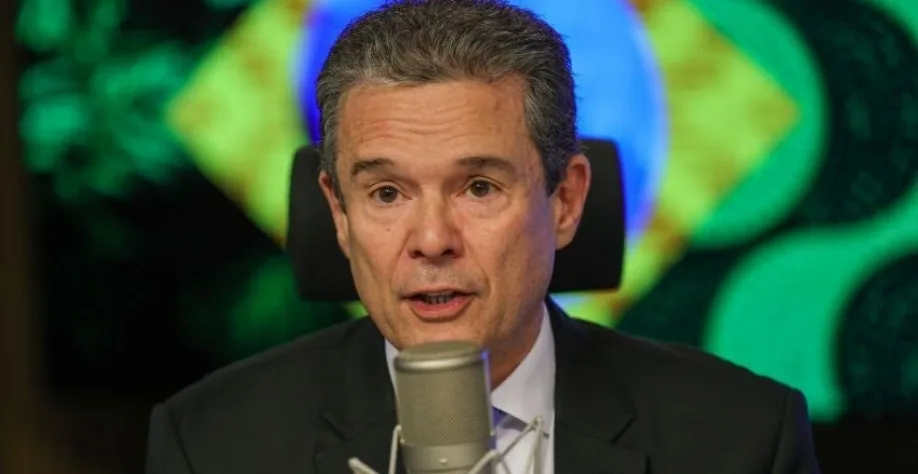 Ministro André de Paula fala sobre fechamento de Embaixada norte-americana no Brasil