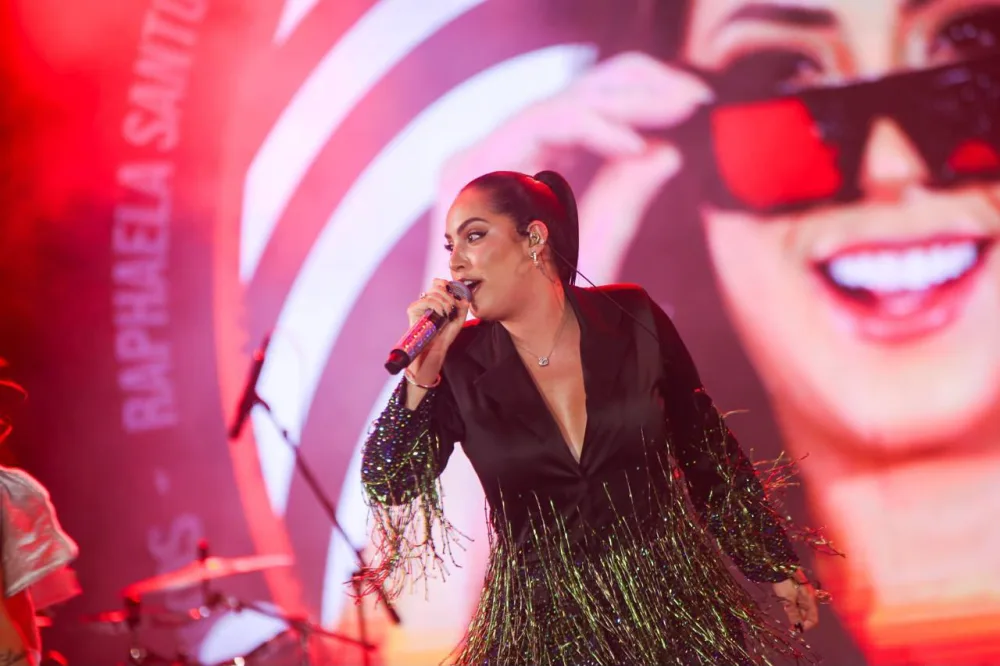 Raphaela Santos e Rey Vaqueiro lotam público na penúltima noite do Igarafest