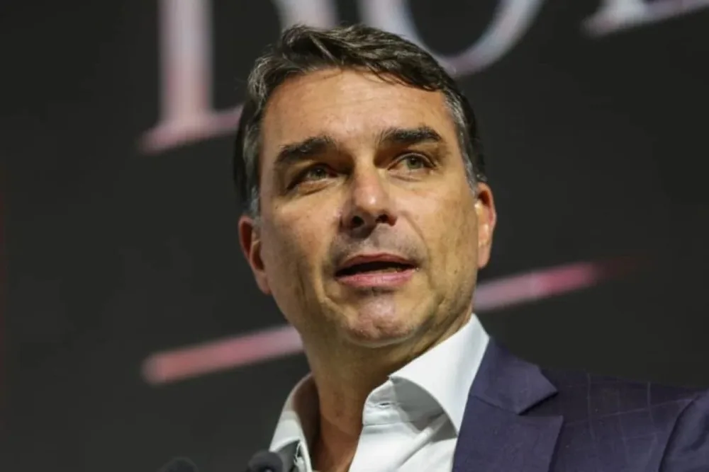 Flávio promete visitar Israel no início de eventual governo