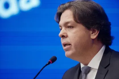 Governo Federal lança política para dobrar cobertura de celular nas rodovias federais
