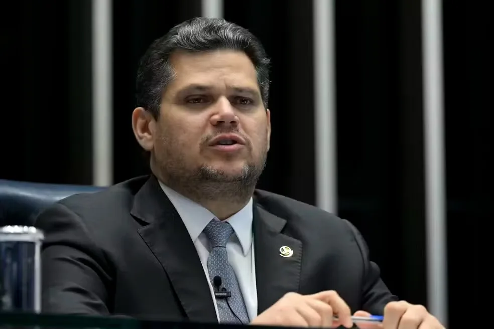 Alcolumbre mantém calendário de discussão sobre o fim da escala 6x1, mas votação do texto é incerta