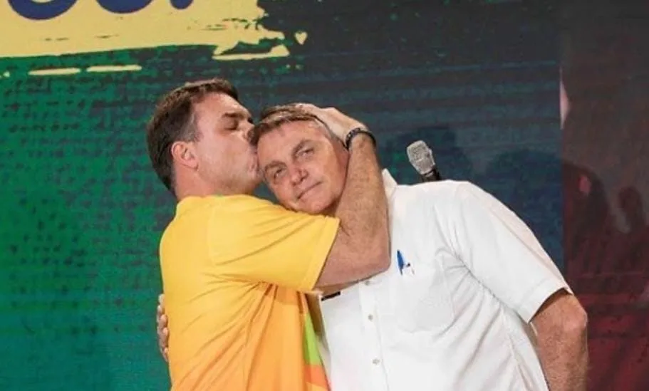 Moraes autoriza Flávio Bolsonaro a retomar visitas ao pai ex-presidente