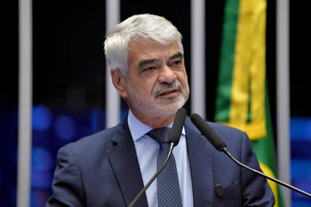 “Não votar o fim da 6x1 é negar cidadania ao povo brasileiro”, diz Humberto no Senado