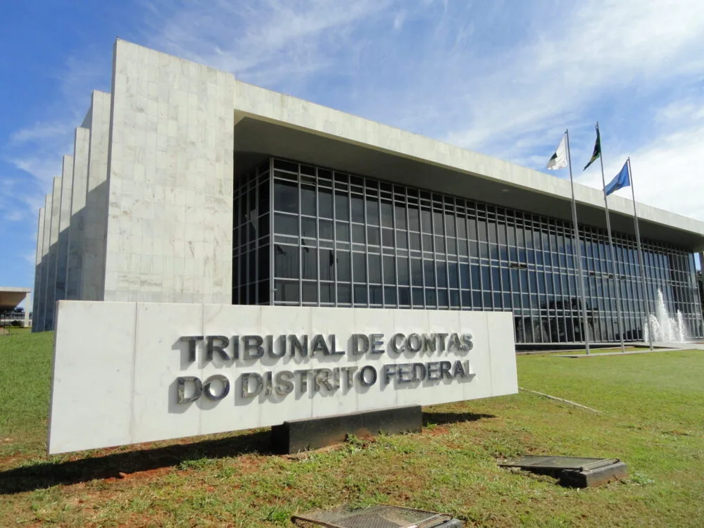 Deputado pede ao TCDF suspensão de transferência de R$ 120 mi do SUS para o BRB