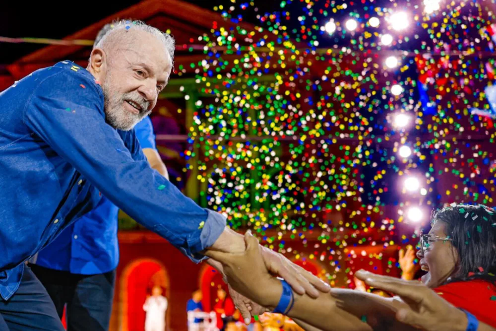 Imagem ilustrativa sobre Lula diz que homem não gosta de tomar toque e mulher aprende isso desde pequena