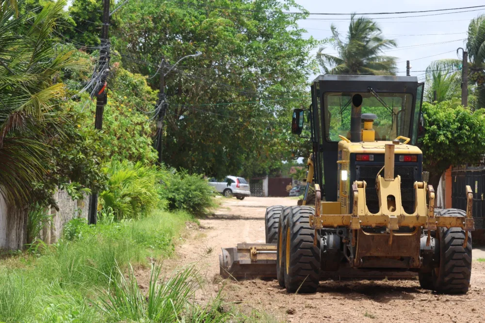 Prefeitura do Paulista avança com patrolamento em cinco ruas de Nossa Senhora da Conceição