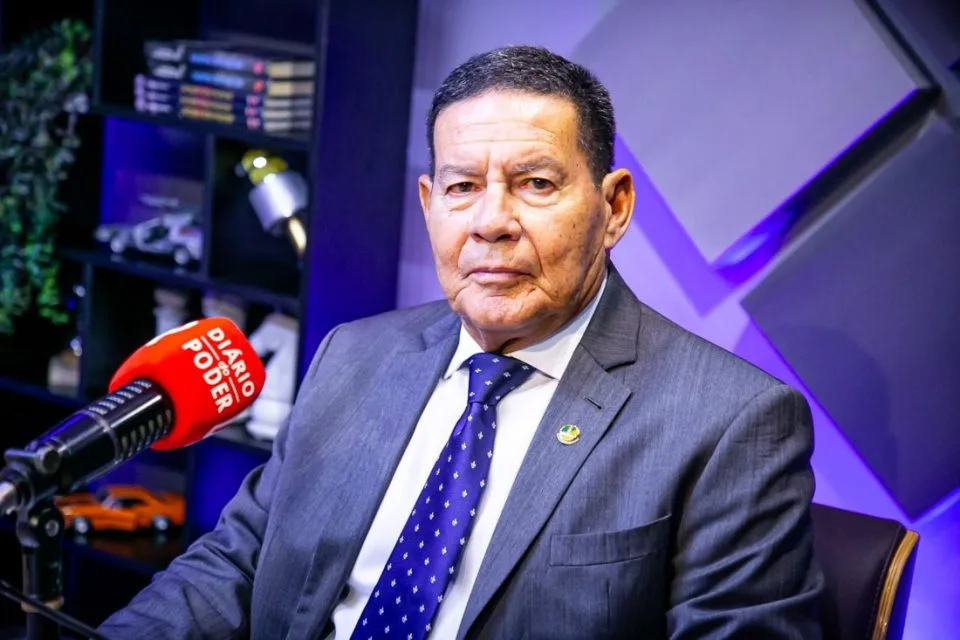 Mourão alega honra e valores ao justificar voto corajoso contra o fim da escala 6×1