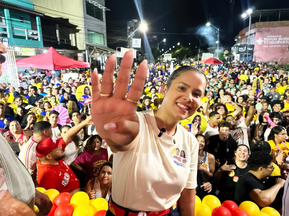 Cássia do Moinho comanda multidão em grande caminhada de encerramento de campanha em Carpina