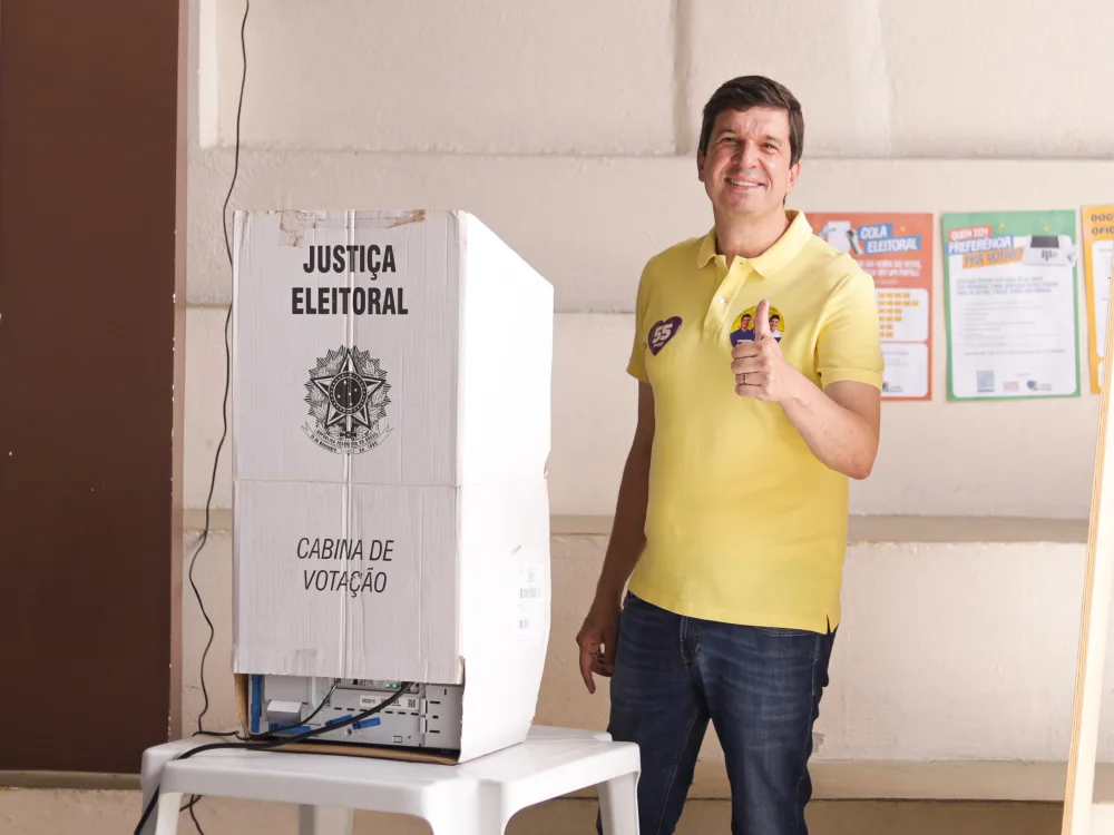 Em São Joaquim do Monte, deputado estadual Joãozinho Tenório vota neste domingo