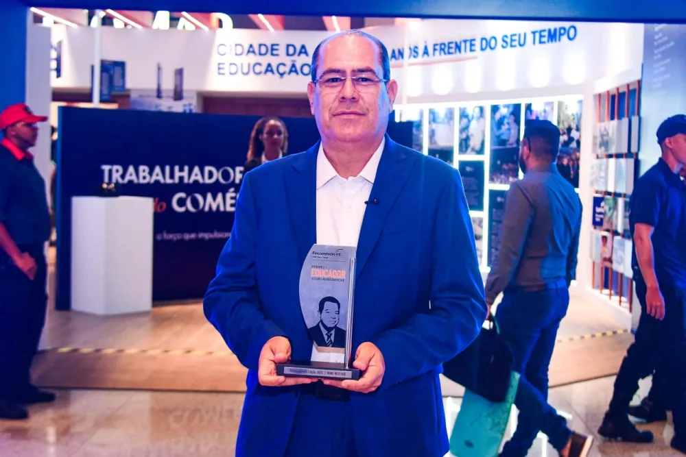 Prefeito Mano Medeiros recebe Prêmio Educador Josias Albuquerque no Recife