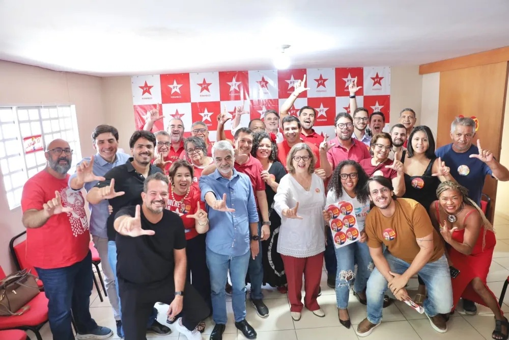 Dez partidos se reúnem na sede do PT Pernambuco para organizar ações do segundo turno