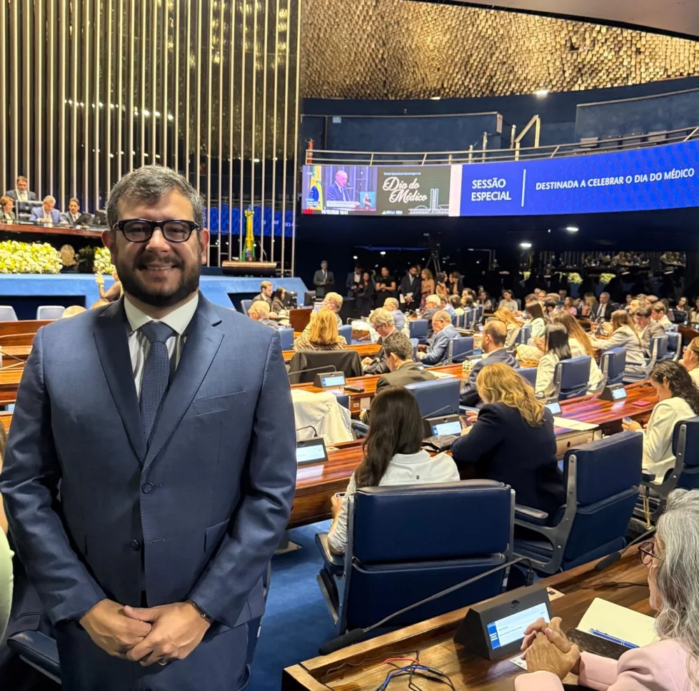 Gabriel Porto participa de sessão em homenagem ao Dia do Médico, em Brasília