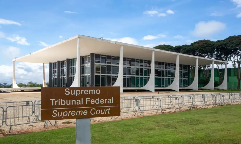Homem é preso ao tentar invadir a sede do STF em Brasília