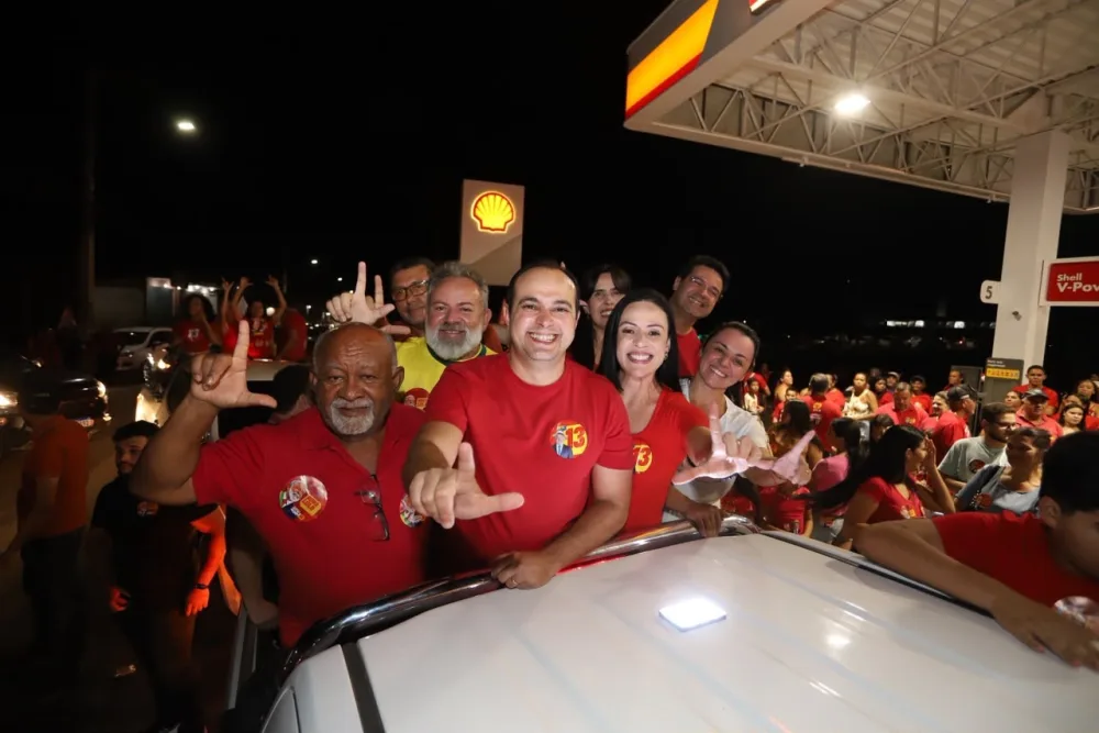 Márcia Conrado e Breno Araújo comandam carreata em apoio a Lula em Serra Talhada
