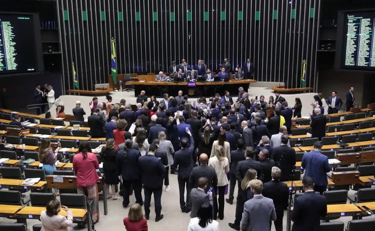 Câmara terá maior bancada feminina da história com 108 deputadas