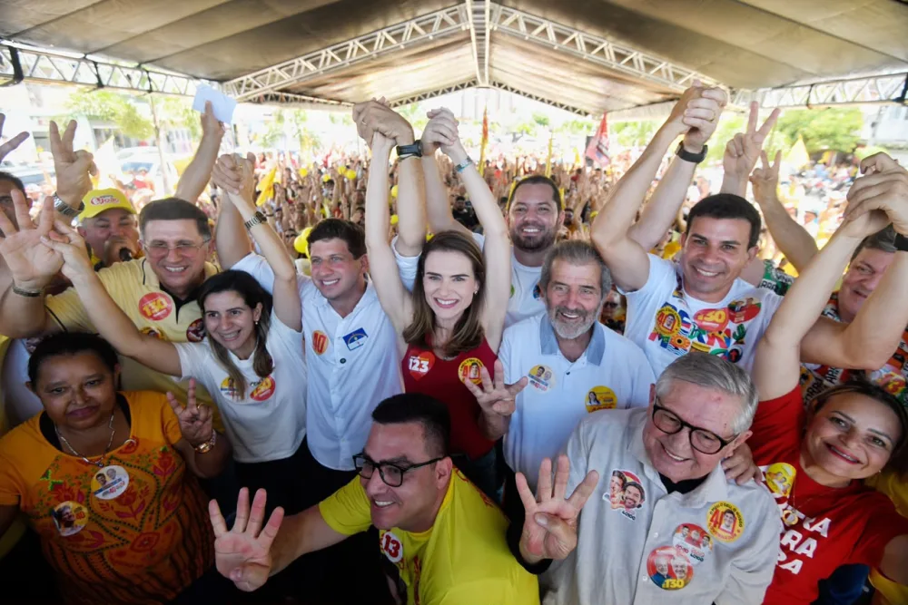 Marília Arraes visita sete cidades do Sertão, em dia de muita emoção, e mostra força da Frente Popular na reta final da campanha