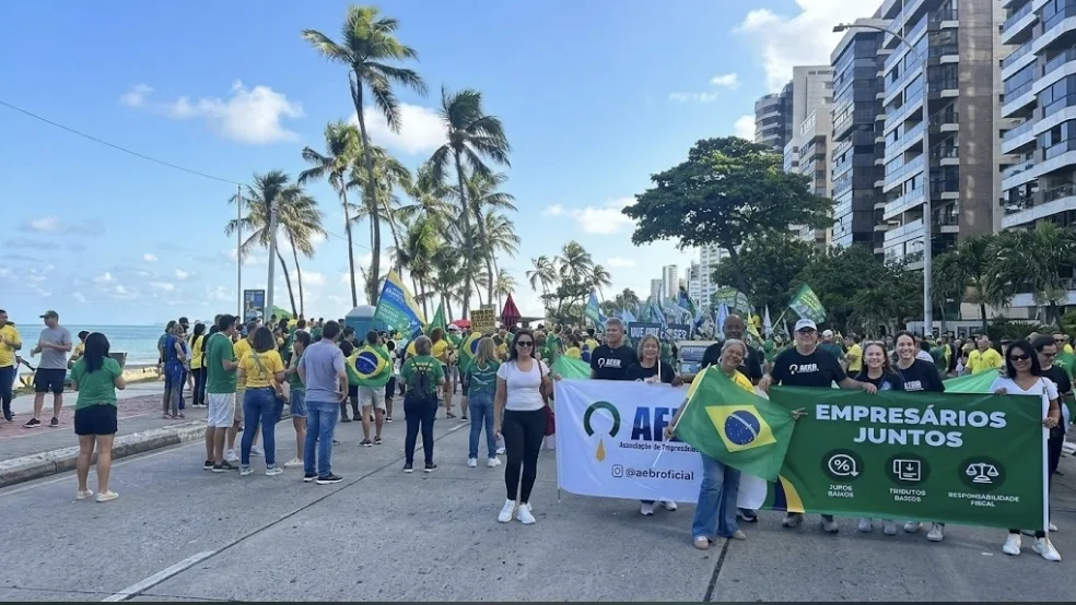 AEBR mobiliza empresários e trabalhadores em ato de apoio a Flávio Bolsonaro