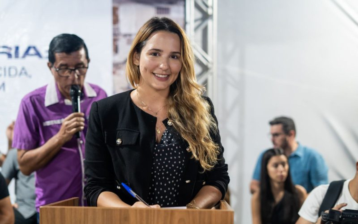 Prefeita Eduarda Gouveia reinaugura Escola Municipal Eliane Carneiro Leão de Melo