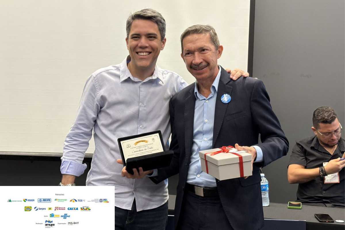 Amupe homenageia Carnaubeira da Penha por 100% de alfabetização na idade certa