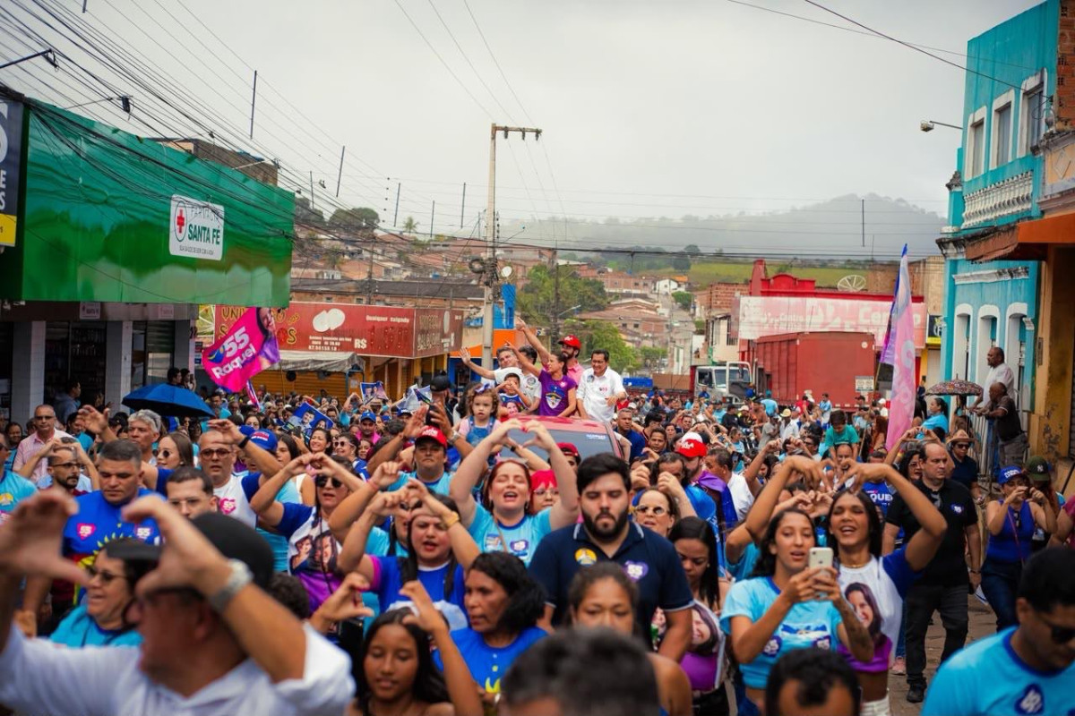 Em Quipapá, Raquel percorre ruas com multidão e reforça compromisso para melhorar abastecimento de água no município