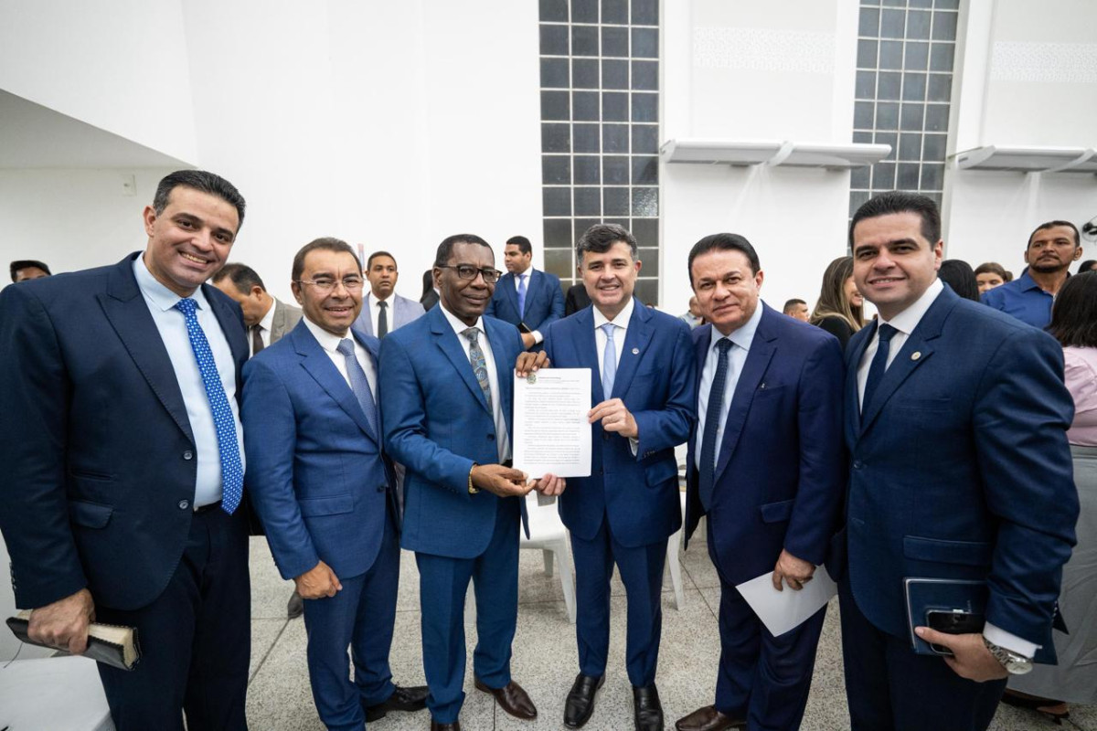 Eduardo da Fonte participa de Culto de Mulheres em Ribeirão, entrega carta de compromisso e reforça defesa dos direitos das mulheres